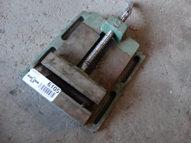 lot 6105 image: Bench vise