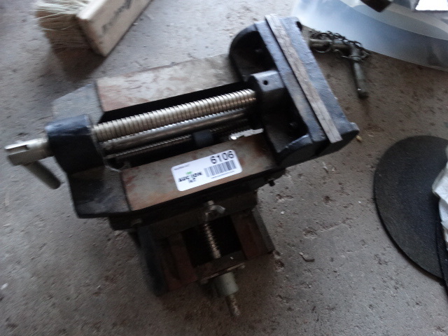 lot 6106 image: Bench vise