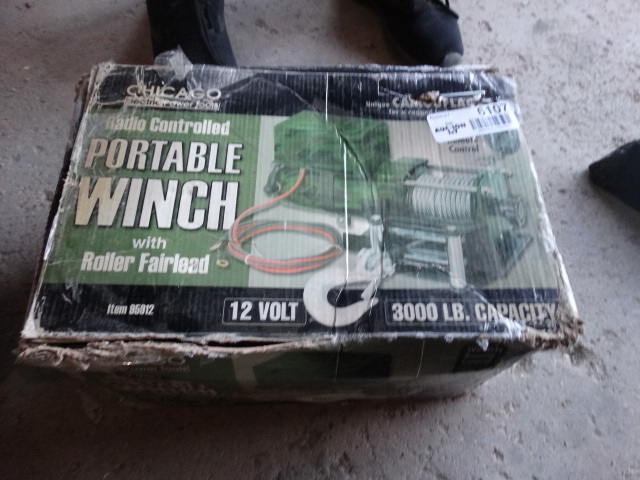 lot 6107 image: New in box- 12 volt 3000 lb winch