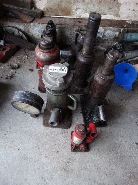 lot 6117 image: 9 various bottle jacks