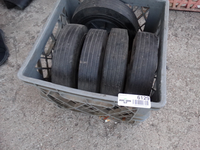 lot 6129 image: Milk crate w 5 wheels