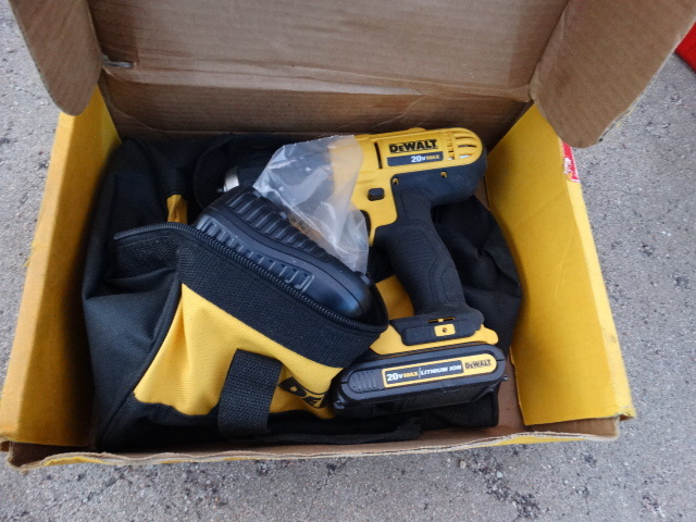 lot 6131 image: Dewalt 20 volt drill w battery & charger in box- Like New