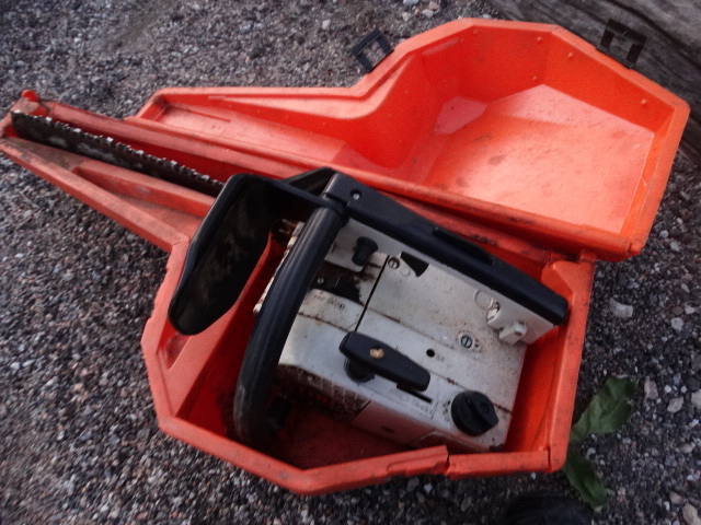 lot 6142 image: Stihl 020 AV gas chainsaw w case