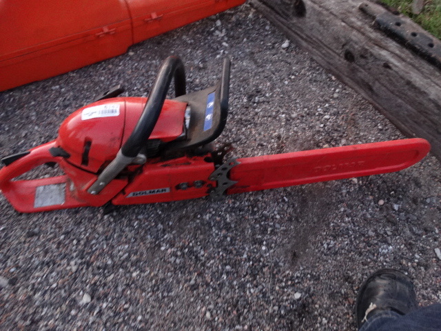lot 6143 image: Large Dolmar PS-6400 gas chainsaw w blade guard