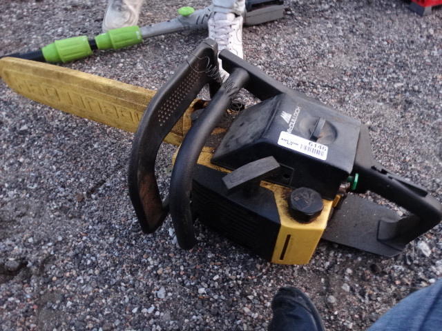 lot 6146 image: McCulloch pro-mac 610 gas chainsaw
