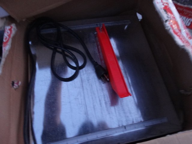 lot 6158 image: 7 wet tile saw in box