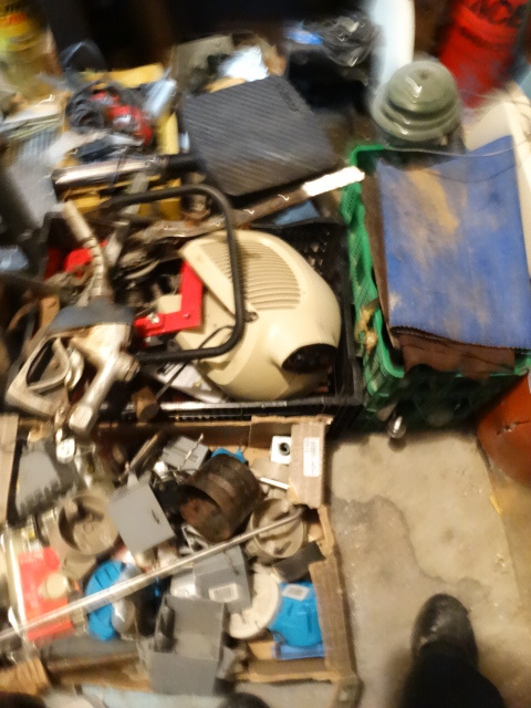 lot 6165 image: Large lot of various hardware & misc.
