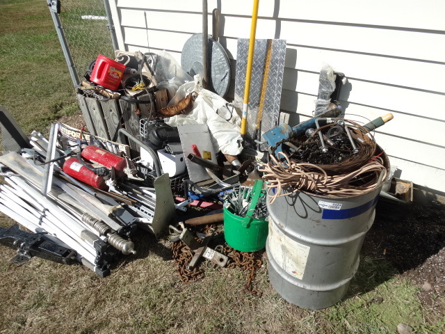 lot 6024 image: LARGE scrap pile-