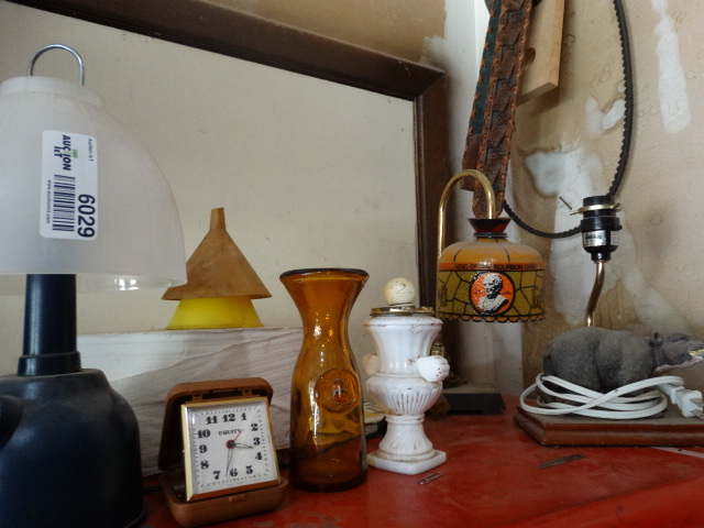 lot 6029 image: Various decor