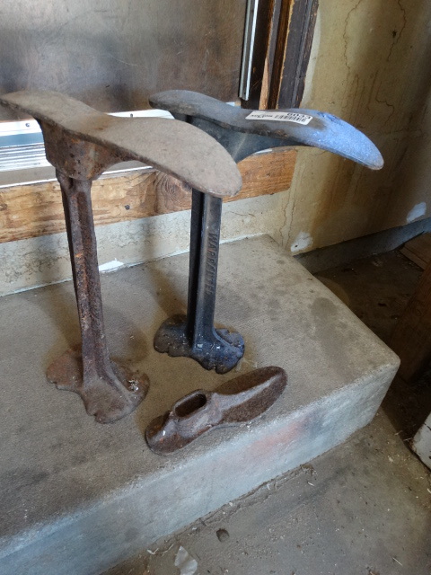 lot 6033 image: 2 cobblers stands