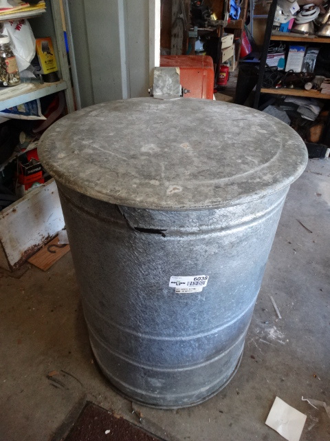 lot 6038 image: Metal shop trash can w lid