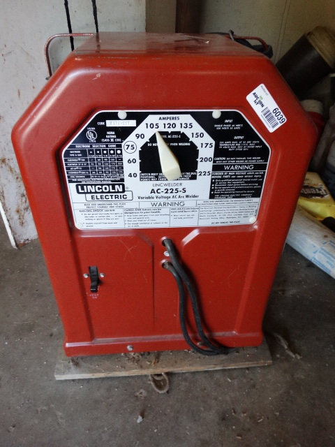lot 6039 image: Lincoln AC-225-S variable voltage AC arc welder- Like New