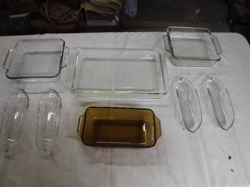 lot 8139 image: Glass baking pan lot