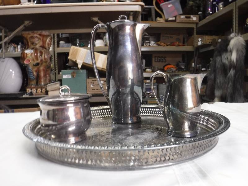 lot 8142 image: Reed and Barton Revere silver or silver plate coffee service set with cream and sugar