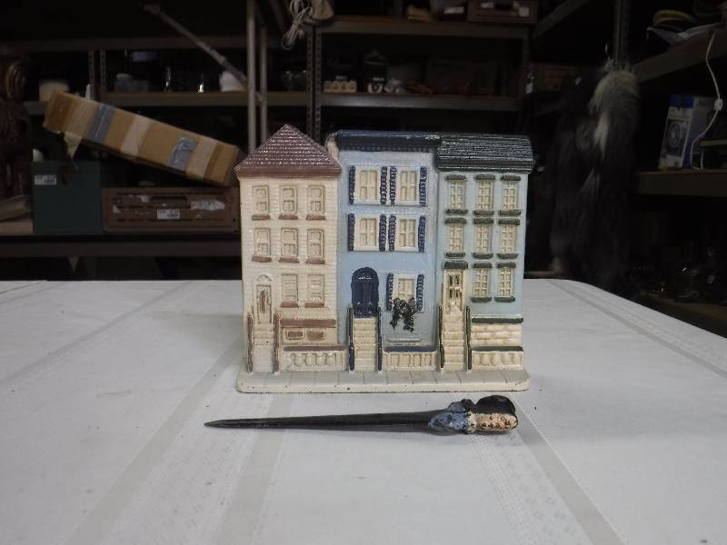 lot 8157 image: Cast iron house and letter opener