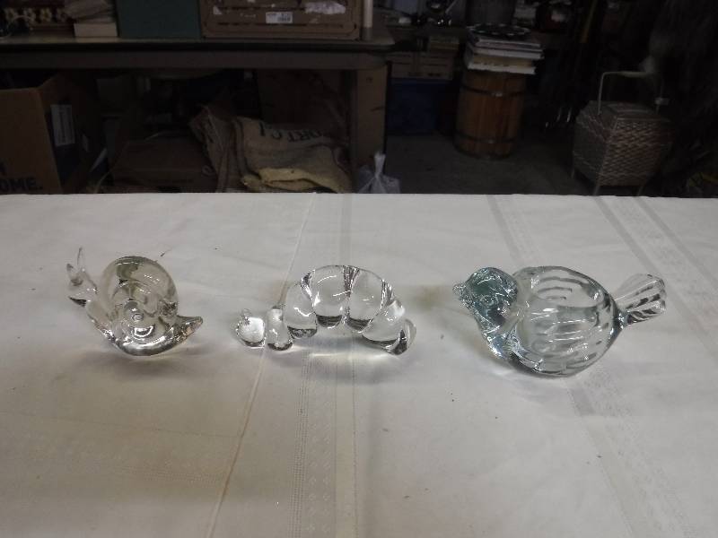 lot 8168 image: Glass snail, caterpillar and bird votive holder