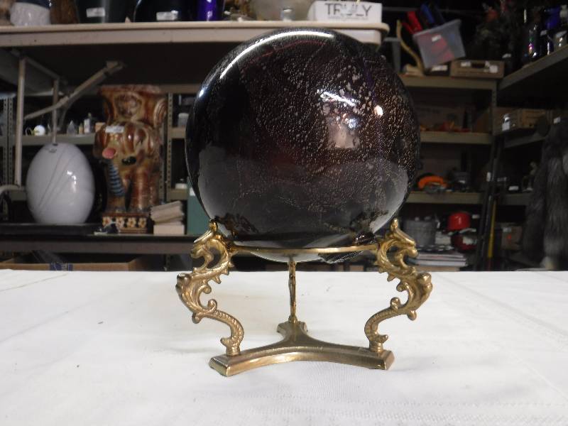 lot 8171 image: Hand blown glass gazing ball with stand- super cool