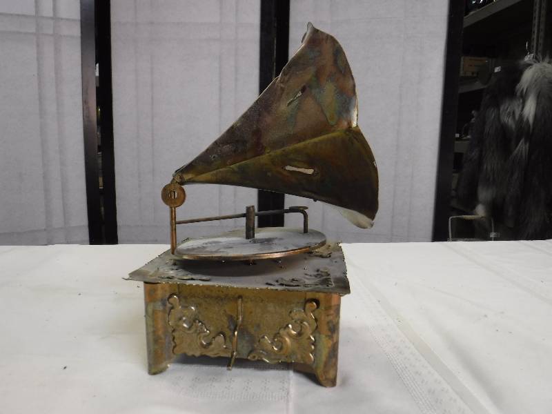 lot 8180 image: Victrolla music box- untested