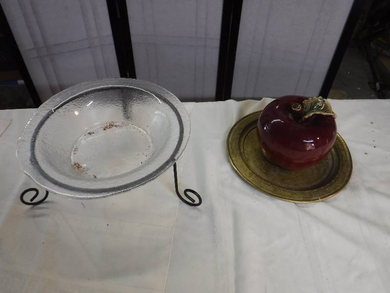 lot 8184 image: Glass bowl with stand, apple and plate