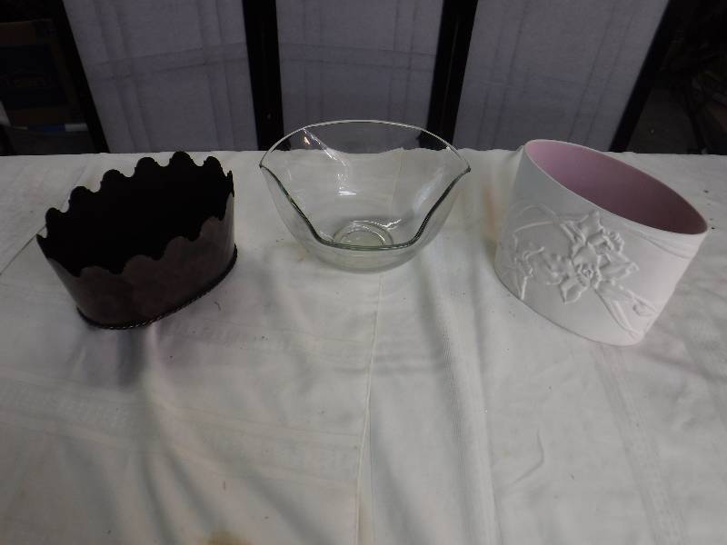 lot 8185 image: Mixed dish lot