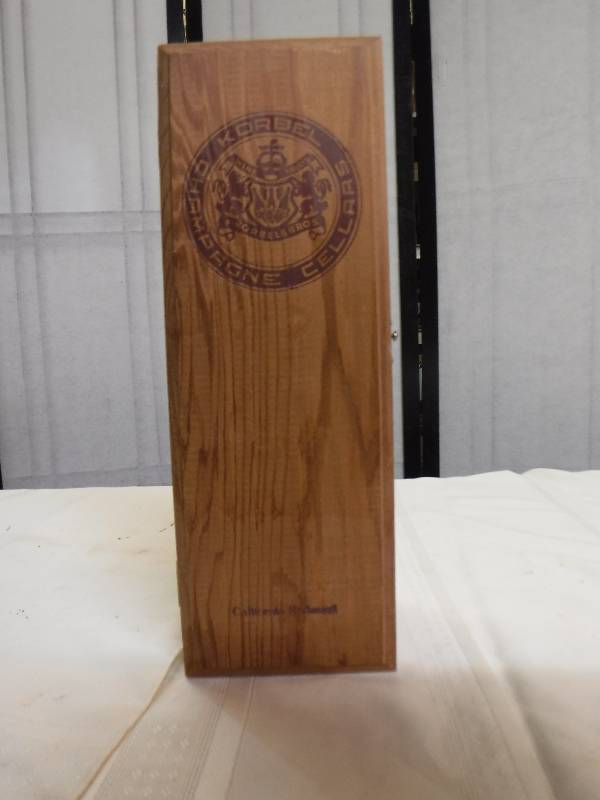 lot 8191 image: Wooden Champagne box
