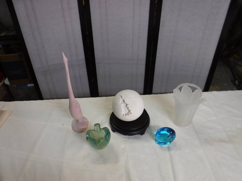 lot 8192 image: Heron figure, green glass flower vase, blue paper weight and ceramic paper weight on stand