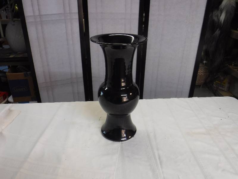 lot 8199 image: Black vase