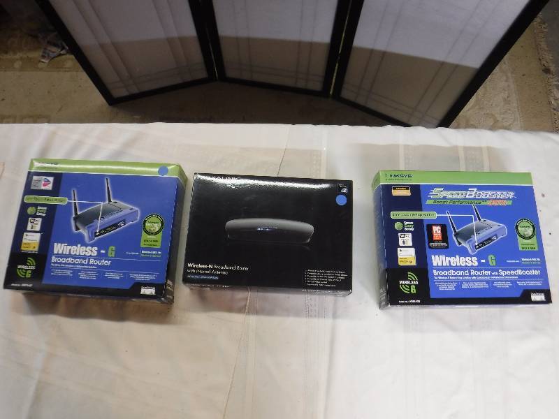 lot 8200 image: Wireless router lot