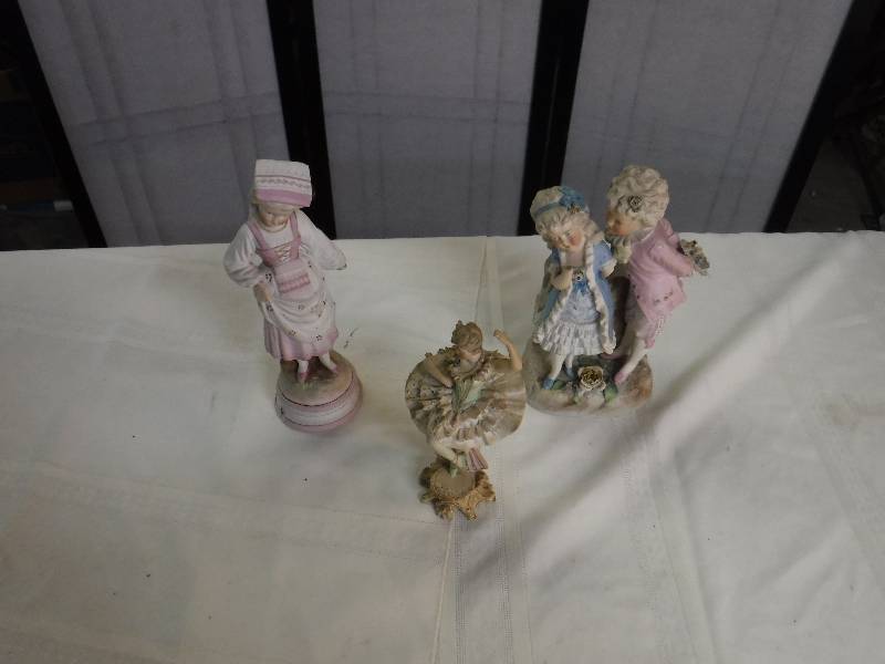 lot 8205 image: Little kid figurines lot