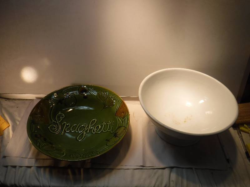 lot 8213 image: Spaghetti bowl and other large white bowl