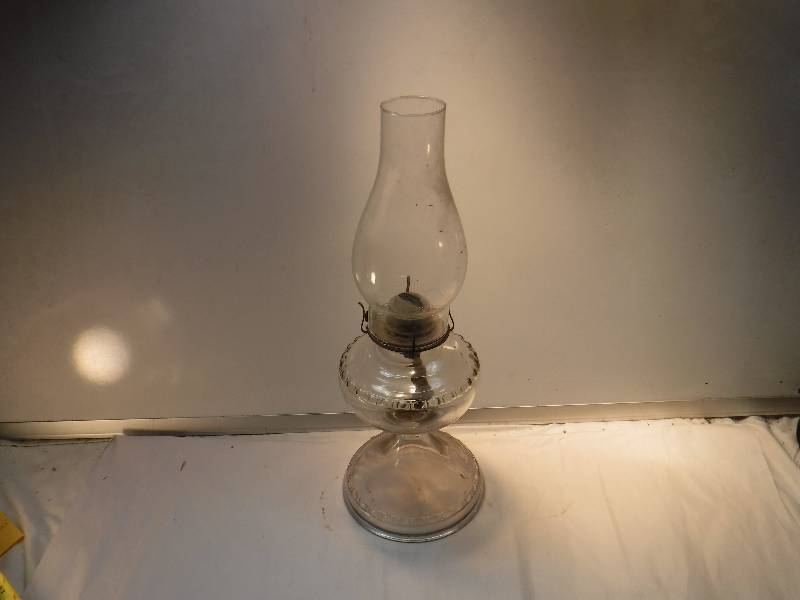 lot 8216 image: Glass oil lamp