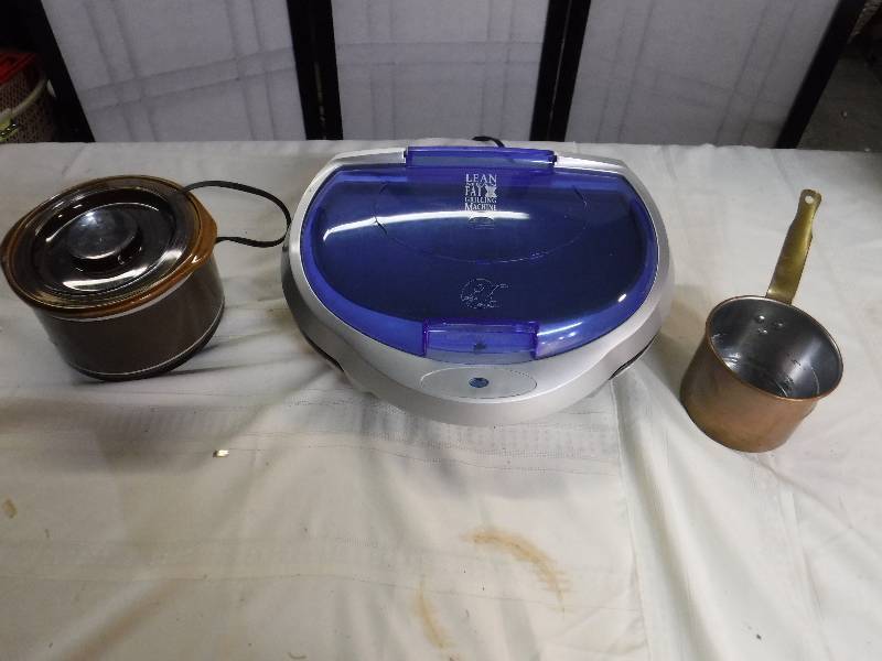 lot 8219 image: Electric indoor grill press, crocket and copper looking drinking cup