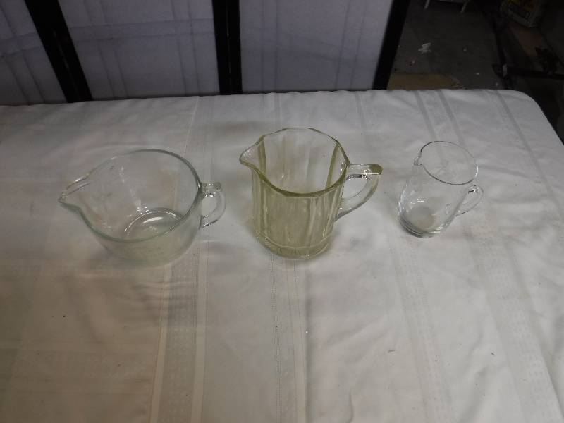 lot 8224 image: Glass measuring mixing bowl and 2 pitchers