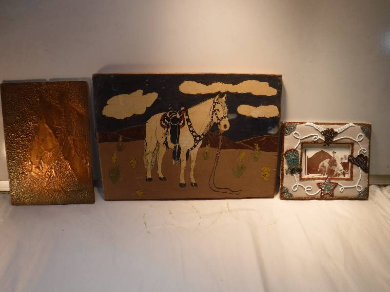lot 8225 image: man of war horse picture and other horse themed items