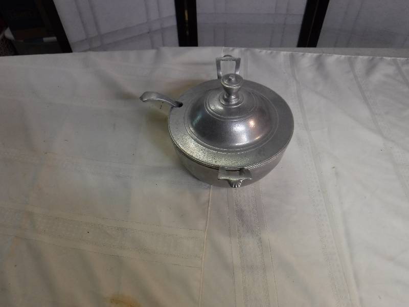 lot 8235 image: Wilton- Columbia Soup tureen