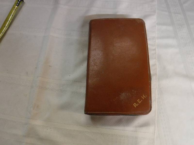lot 8243 image: Vintage leather mens Grooming set with brushes and more