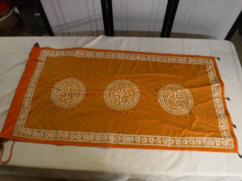 lot 8250 image: Orange dyed banner