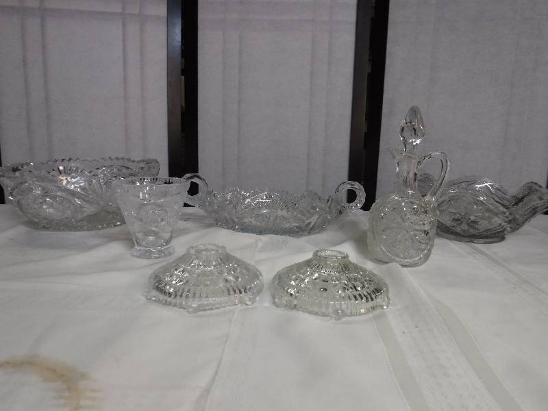 lot 8257 image: Mixed lot of glass ware