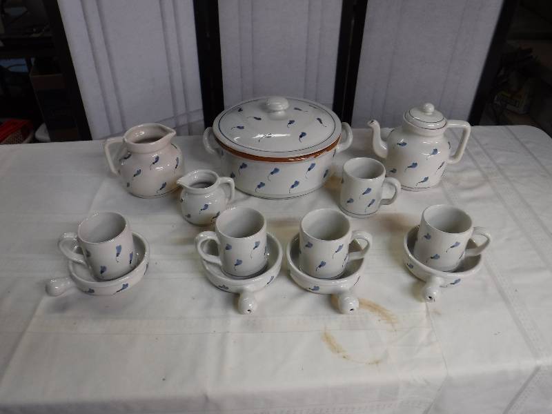 lot 8292 image: 13 pieces of stone ware dishes- soup mugs and more
