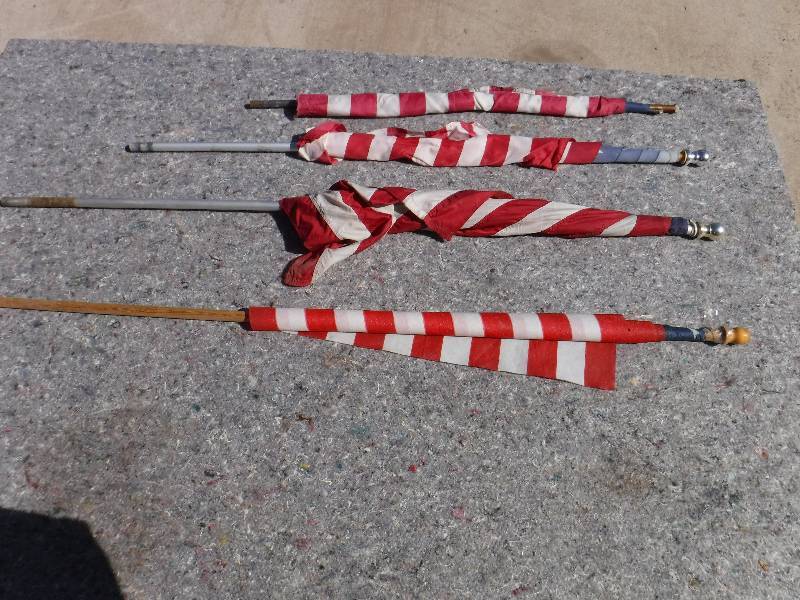 lot 8302 image: 4 American flags with posts of varying sizes