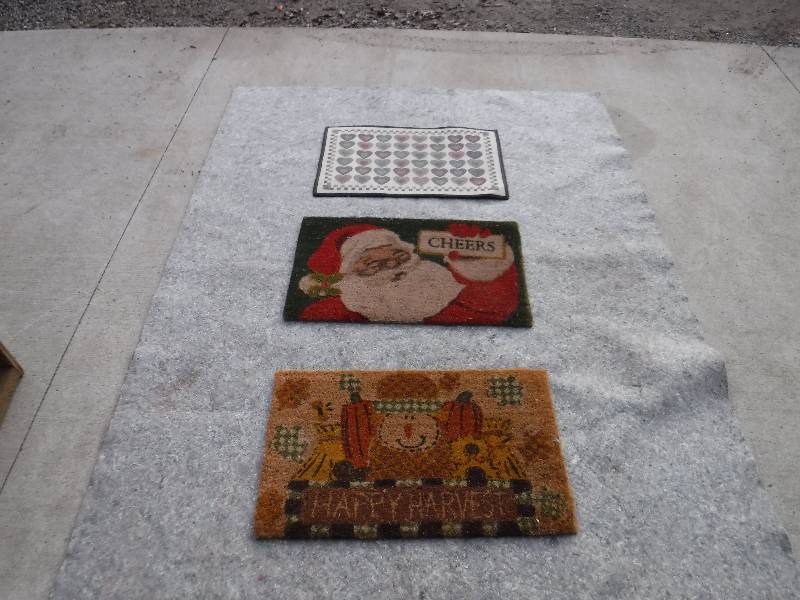 lot 8306 image: Door mat lot #4 Santa, fall and hearts