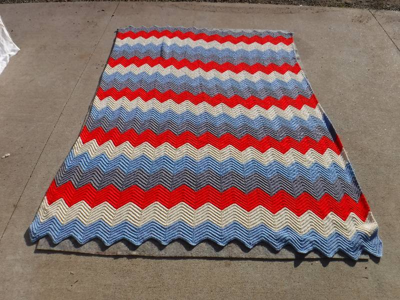 lot 8320 image: Red white and light blue crocheted afghan throw blanket