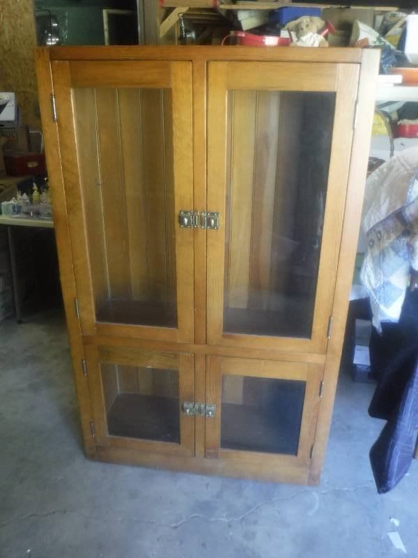 lot 2808 image: Wood glass door cabinet
