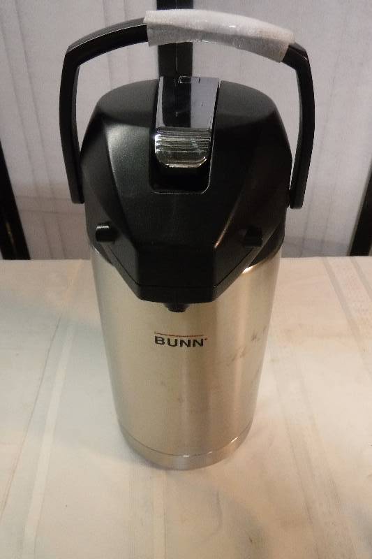 lot 4958 image: Bun hot beverage carafe dispenser