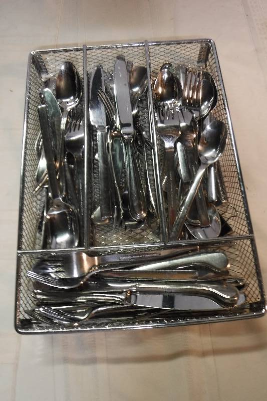 lot 4960 image: Flat ware lot with holder