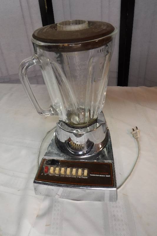 lot 4965 image: Vintage hamilton beech blender- still works