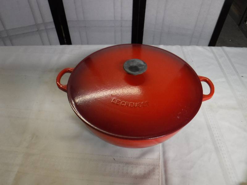 lot 8346 image: Le Creuset cast iron orangered cooking pot with lid