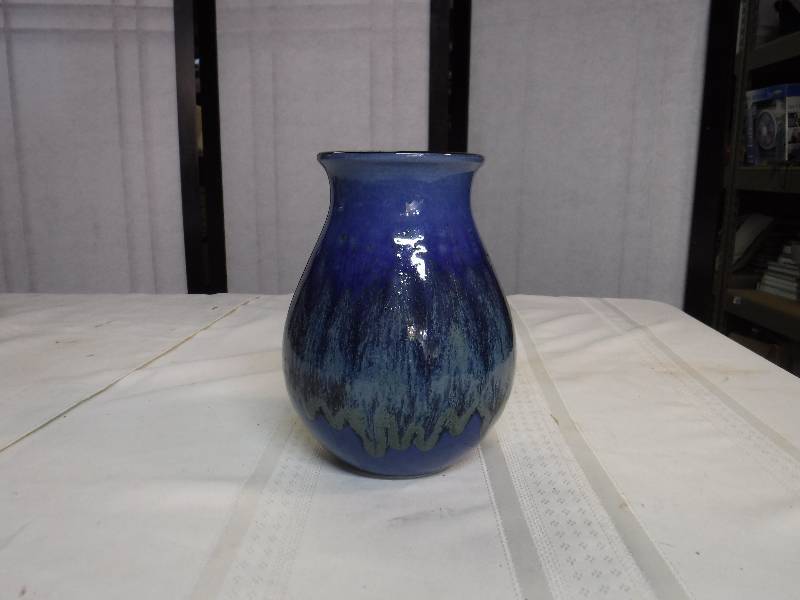 lot 6556 image: Poole Art pottery Vase made in England- blue glaze