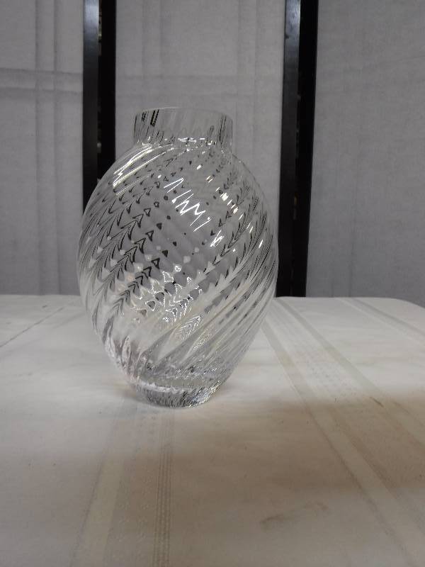 lot 6564 image: Tiffany crystal vase