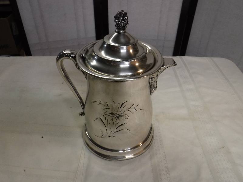 lot 6571 image: Quadruple Silver plate made in New York tea pot